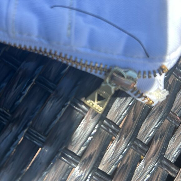 Ladies New Guess Sailor Skinny Jeans White w/ Gold Buttons  size 30 x 28 - Picture 3 of 6